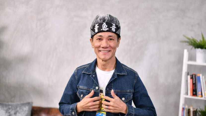Getai Singer & 'Fish Selling Bro' Wang Lei Spends S$4K To Hire 2 Bodyguards In Malaysia; Jokes He Is As Popular As Jay Chou