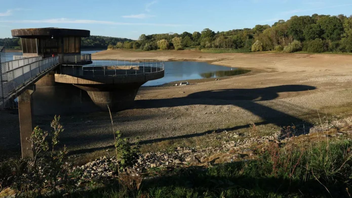 英国部分地区进入“严重干旱”状态 水库蓄水量跌破两成