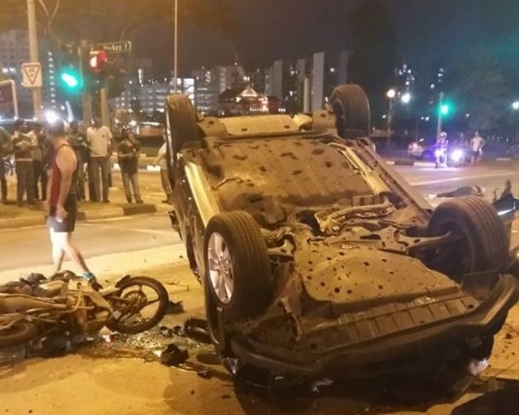 One dead, four taken to hospital in multi-vehicle crash along Woodlands Ave 12