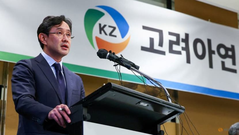 Korea Zinc raises tender offer again, heating up takeover battle Korea Zinc raises tender offer again, heating up takeover battle