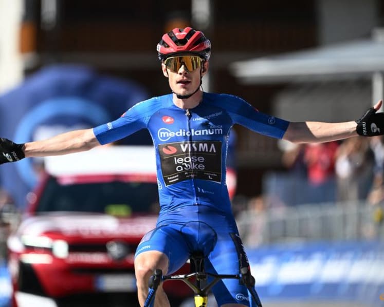 Vingegaard in the pink after climbing to third Giro stage win