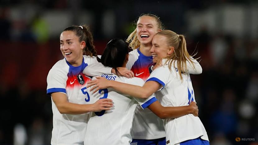 England bounce back from Brazil defeat with 3-0 win over Australia