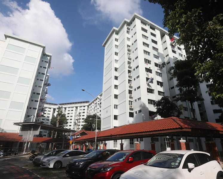 Should Ang Mo Kio Sers flat owners have to top up cash for similar-sized replacement units?