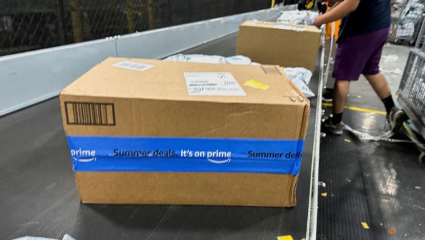 Amazon forecasts quarterly revenue above estimates, cloud growth lags