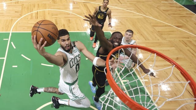NBA总决赛第三场：凯尔特人胜勇士