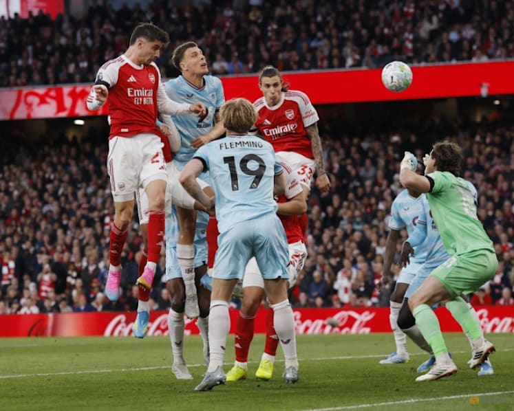 Arsenal close in on title with narrow win over Burnley