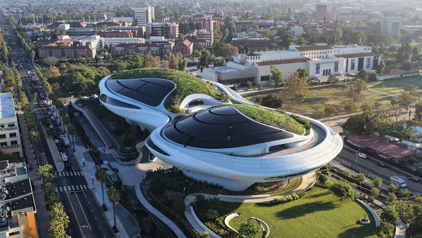Star Wars fans and art lovers line up for new Lucas museum