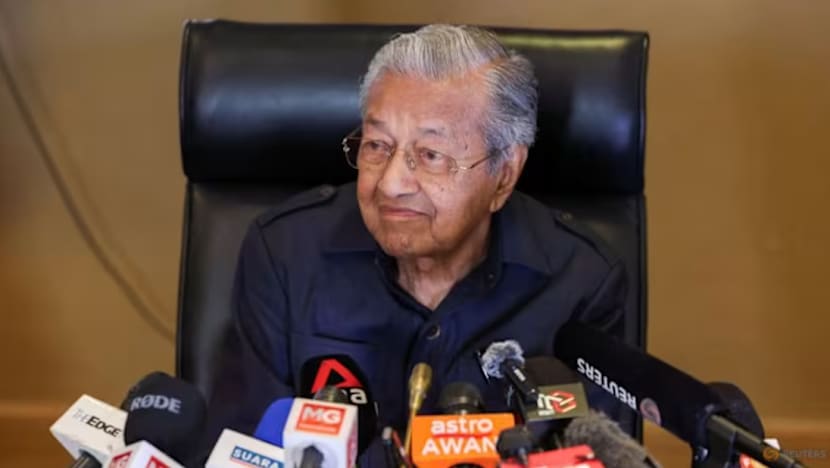 முன்னாள் மலேசியப் பிரதமர் மகாதீருக்குப் பயிற்சி வழி சிகிச்சை