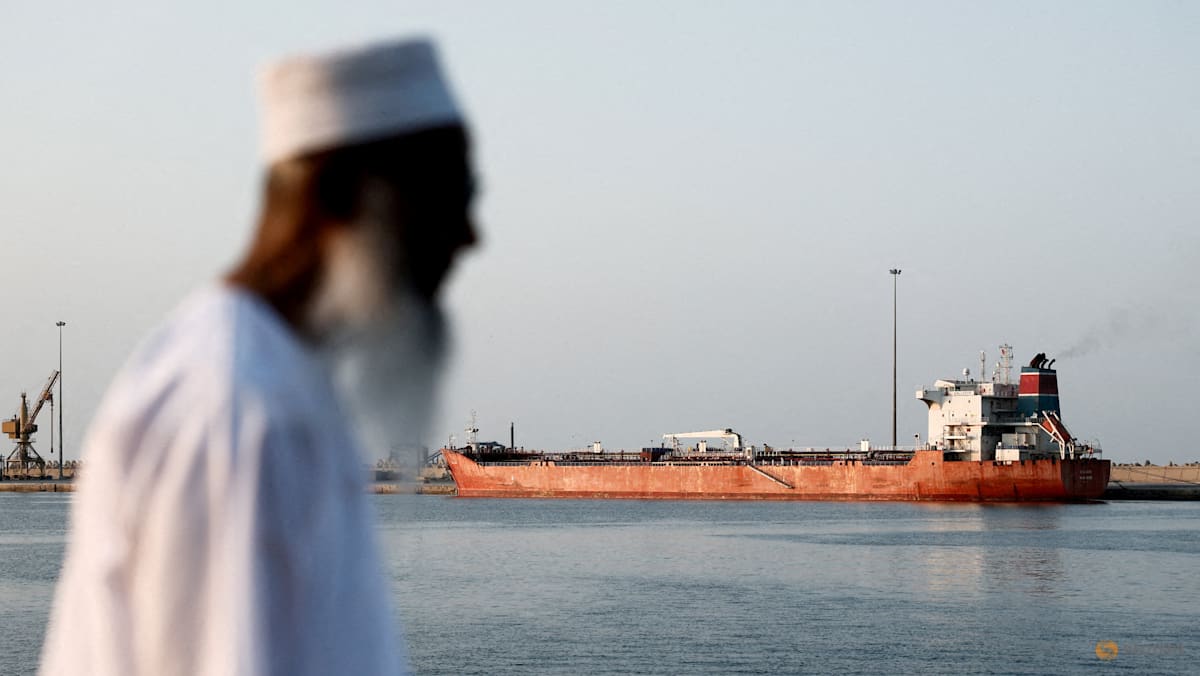 UN maritime agency urges help for stranded Hormuz sailors