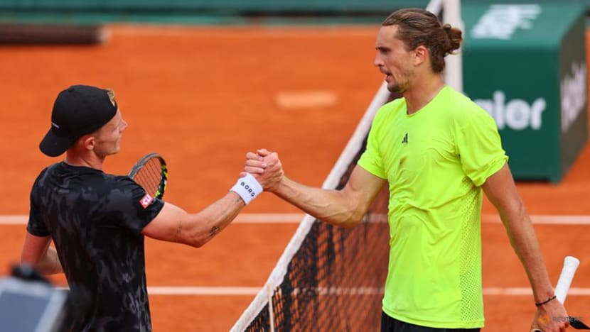 Zverev survives De Jong drop shot bonanza to advance