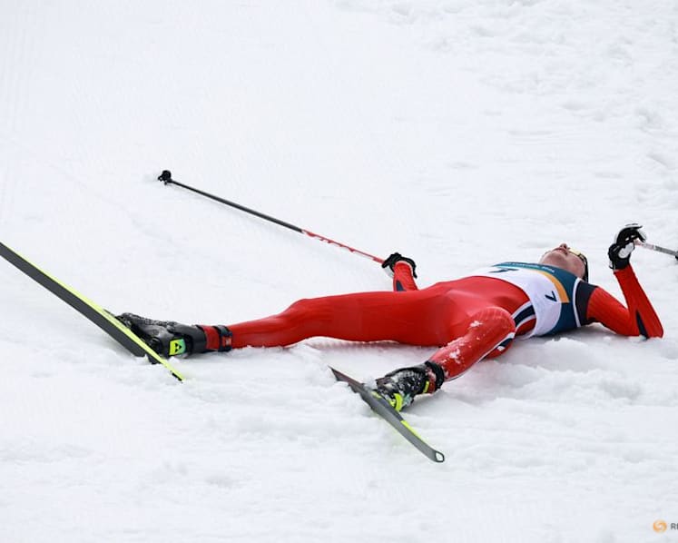 Nordic Combined-Norway's Oftebro skis from behind to first individual gold