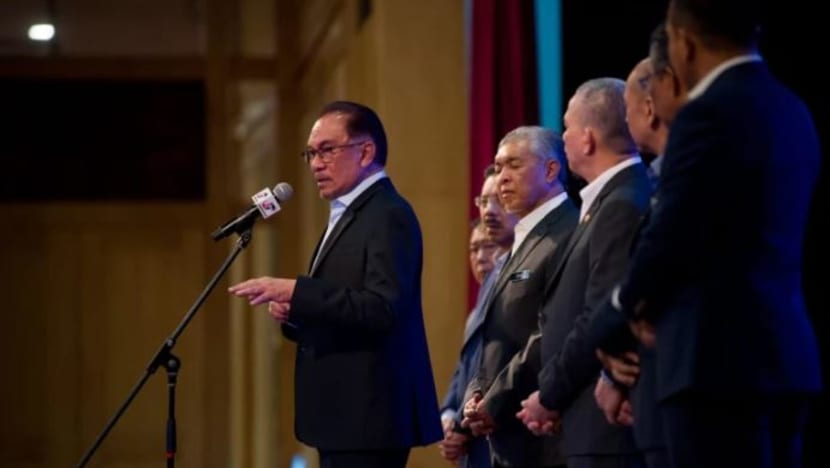"Budaya lama" penjawat awam minta komisen sukar dibanteras, kata PM Anwar