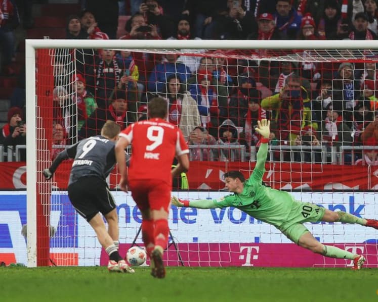 Kane double sends Bayern nine points clear after late Frankfurt scare