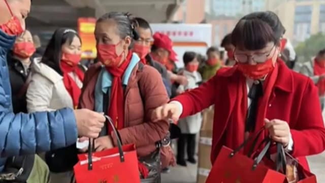 员工三年前猝死 善心老板仍按月给遗孀发“工资”