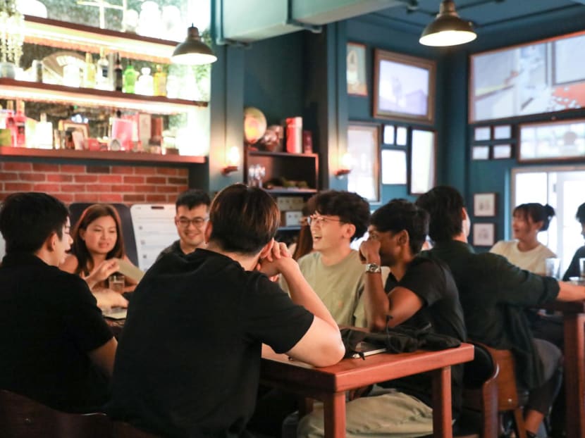 What spending hours with strangers, without my smartphone, revealed about facing discomfort