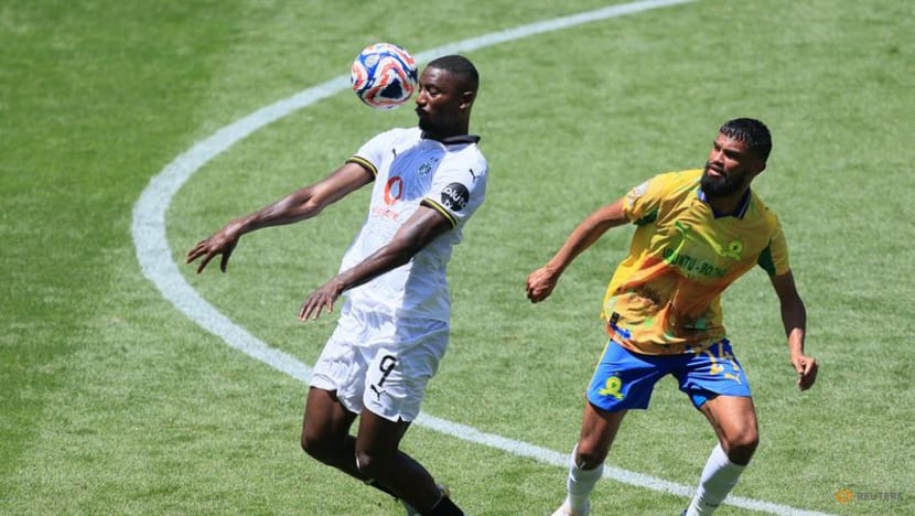 Dortmund hold off Sundowns to close on CWC knockouts