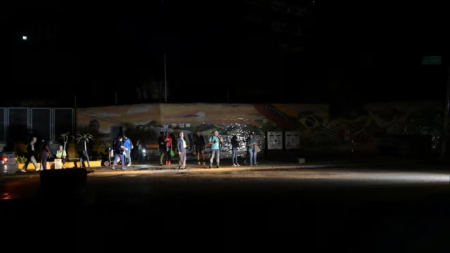 委内瑞拉发生全国大规模停电 政府将事件归咎于反对派