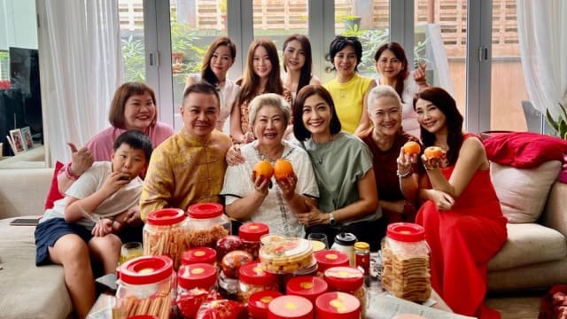 何永芳吃到金币真开心！大年初三金银姬家一样好热闹