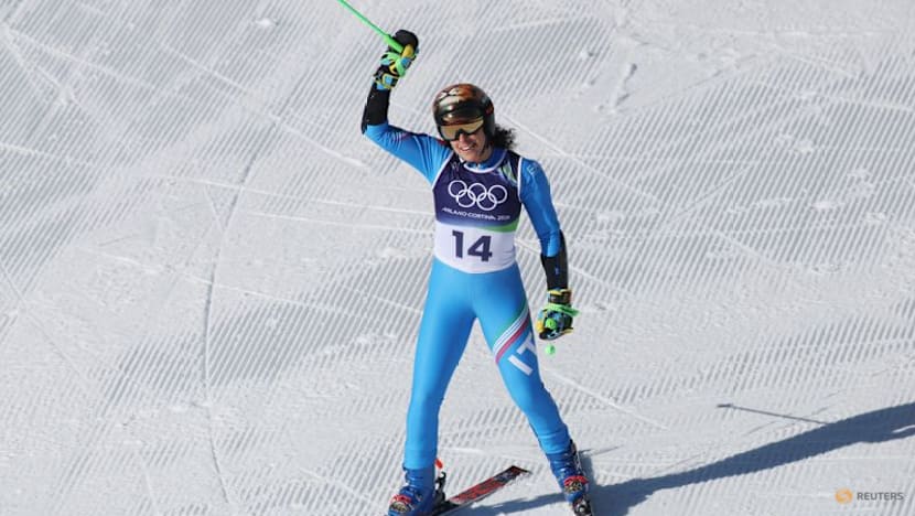 Alpine skiing-Brignone blows away rivals in giant slalom first leg