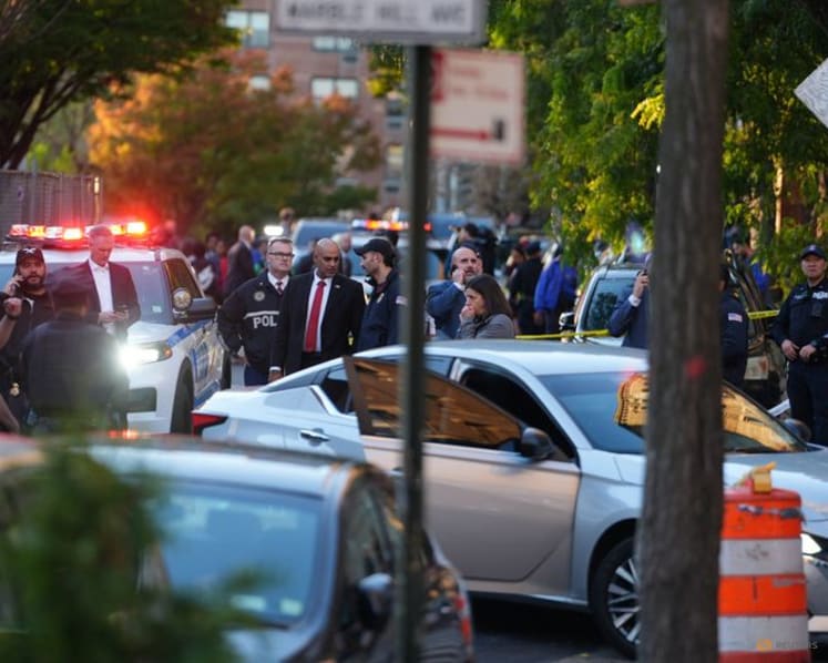 New York City man shot in car with child present by ICE agents: Mayor
