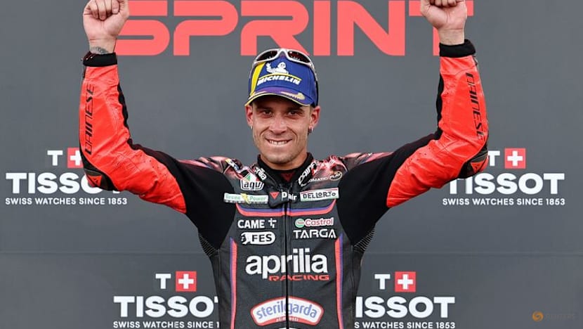 Bezzecchi fights off Fernandez challenge to win Australian GP sprint