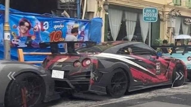 多辆狮城注册跑车普吉岛违规泊车 车轮被锁引热议