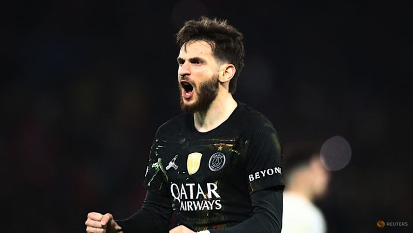 Kvaratskhelia late show as PSG crush Chelsea 5-2
