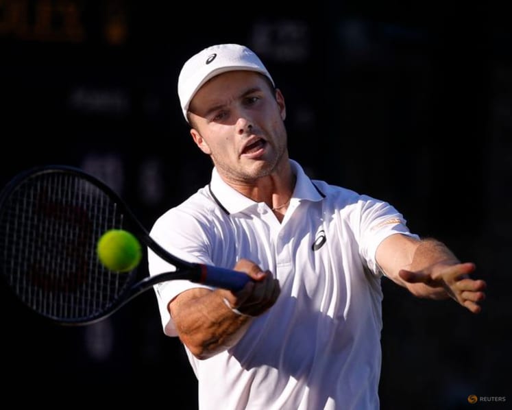 Fery keeps British flag flying at Wimbledon as he out-battles Bergs
