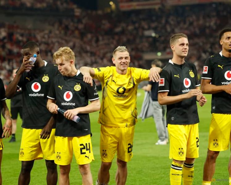 Dortmund beat Stuttgart 1-0 to go top of Bundesliga