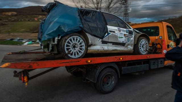 匈牙利一赛车撞上观众 至少四死八伤