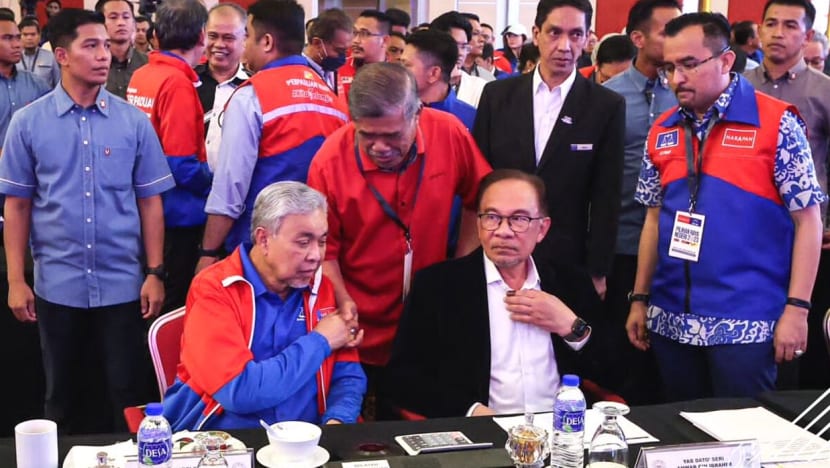 Anwar, Zahid wajar letak jawatan, kata Muhyiddin