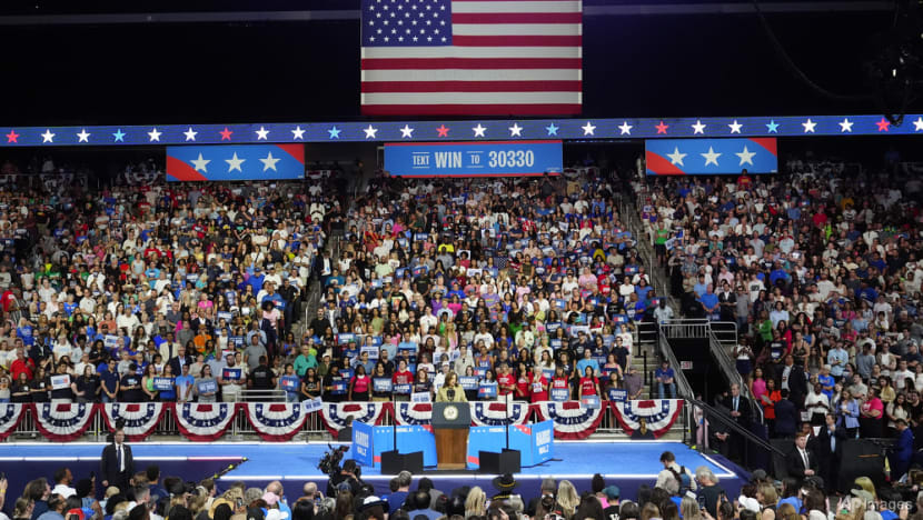 Harris campaigns in Arizona, while Trump is in Montana Harris campaigns in Arizona, while Trump is in Montana