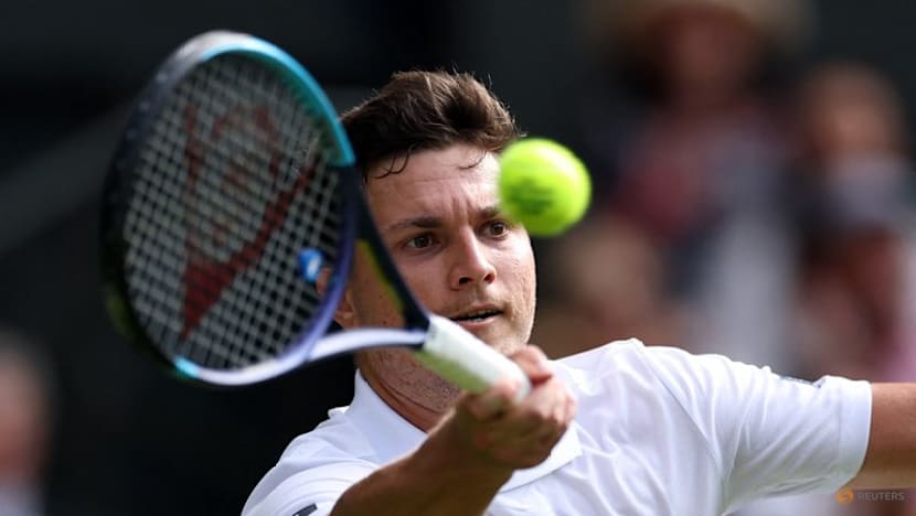 Stretched Sinner overcomes Kecmanovic to begin Wimbledon title defence
