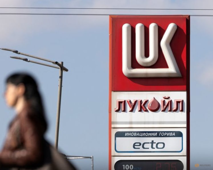 Bulgaria has one month of gasoline supplies as US sanctions loom, state reserve agency says