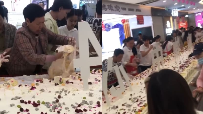 Chinese Aunties Seen Using Bare Hands To Scoop Cake Off Buffet Table Into Plastic Bags Chinese Aunties Seen Using Bare Hands To Scoop Cake Off Buffet Table Into Plastic Bags