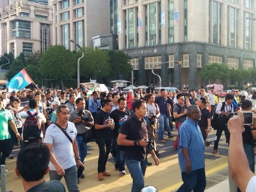 Protesters gathering outside the Palace of Justice in Putrajaya. Photo: Malay Mail Online