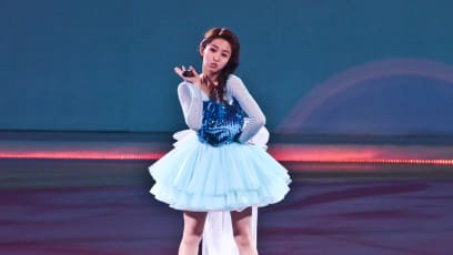 Yao Yao kicks off her show as Princess Elsa from Frozen