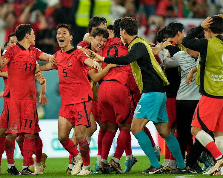 South Korea qualify for World Cup knockout stage after coming from behind to beat Portugal