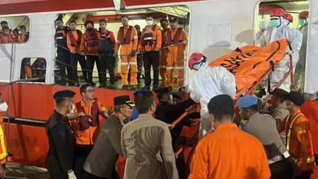 印尼渡轮沉没 死亡人数升至64人 71人仍失踪