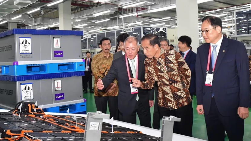 Jokowi dan Hyundai resmikan pabrik baterai mobil listrik terbesar Asia Tenggara di Karawang Jokowi dan Hyundai resmikan pabrik baterai mobil listrik terbesar Asia Tenggara di Karawang
