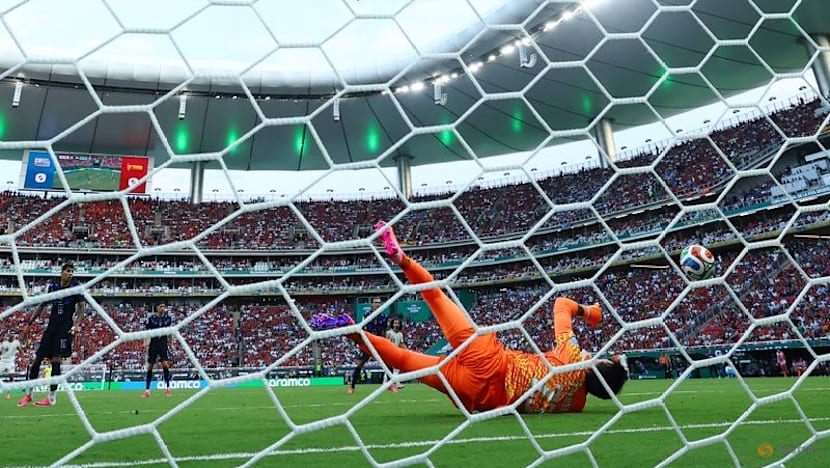 Baena strike sends Spain past Uruguay into World Cup knockouts
