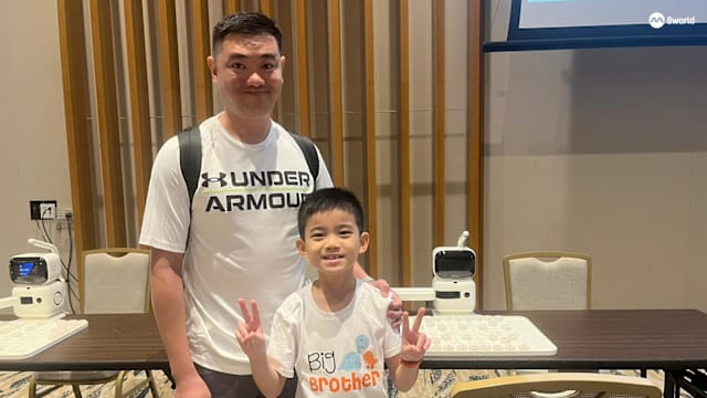 首届象棋嘉年华登场 象棋爱好者与AI机械手臂对决