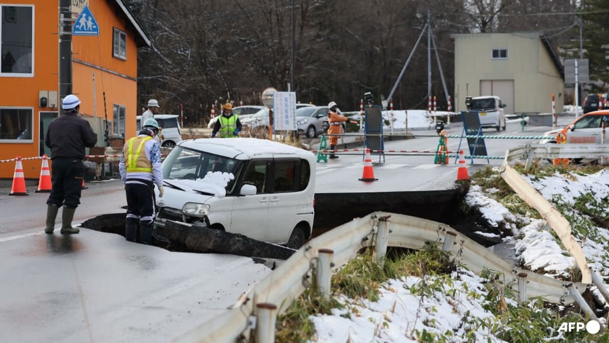 Major Japan quake injures 30, damages roads Major Japan quake injures 30, damages roads