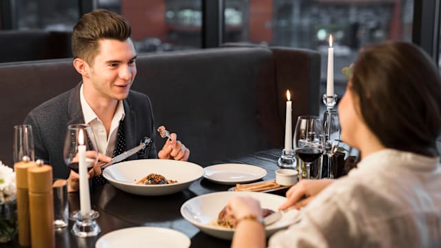 女性有“买单豁免权”？男女平等，不妨从餐桌开始……