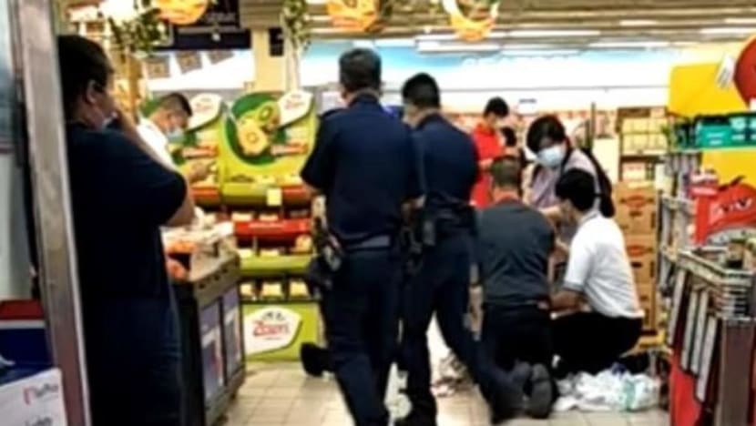 19-year-old gets 3.5 years’ jail, caning for slashing stranger at Boon Lay Shopping Centre