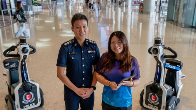 机场警署试用首款“电召”骑乘机器人 以提升巡逻效率