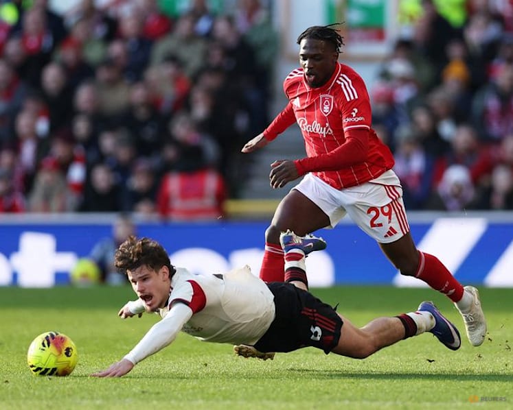 Lacklustre Liverpool snatch late win at Forest