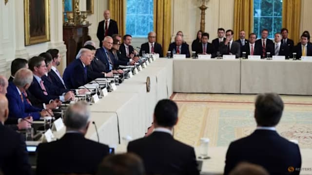 特朗普呼吁美国石油企业在委内瑞拉投资1000亿美元