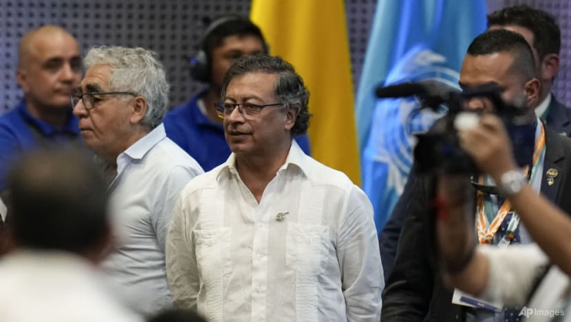 Trump vows tariffs, sanctions on Colombia over denial of US deportation flights Trump vows tariffs, sanctions on Colombia over denial of US deportation flights