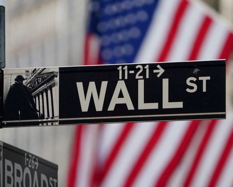 Trading Day: Wall Street roars back on war resolution hopes